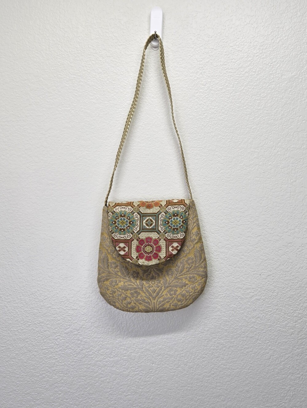 VTG Dorit Collection Tapestry Floral Medallion Brocade Gold Crossbody Purse
